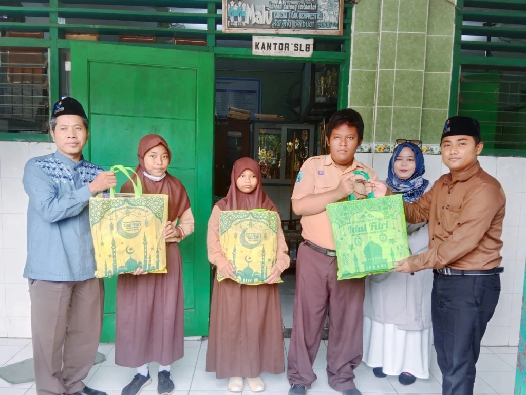 Ikwam SD Mumtas Berbagi ke SLB Karya Bhakti