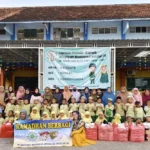 Ajarkan Pentingnya Bersedekah, Siswa TK Aisyiyah 26 Morowudi Berbagi Takjil