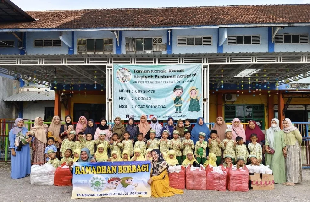 Ajarkan Pentingnya Bersedekah, Siswa TK Aisyiyah 26 Morowudi Berbagi Takjil