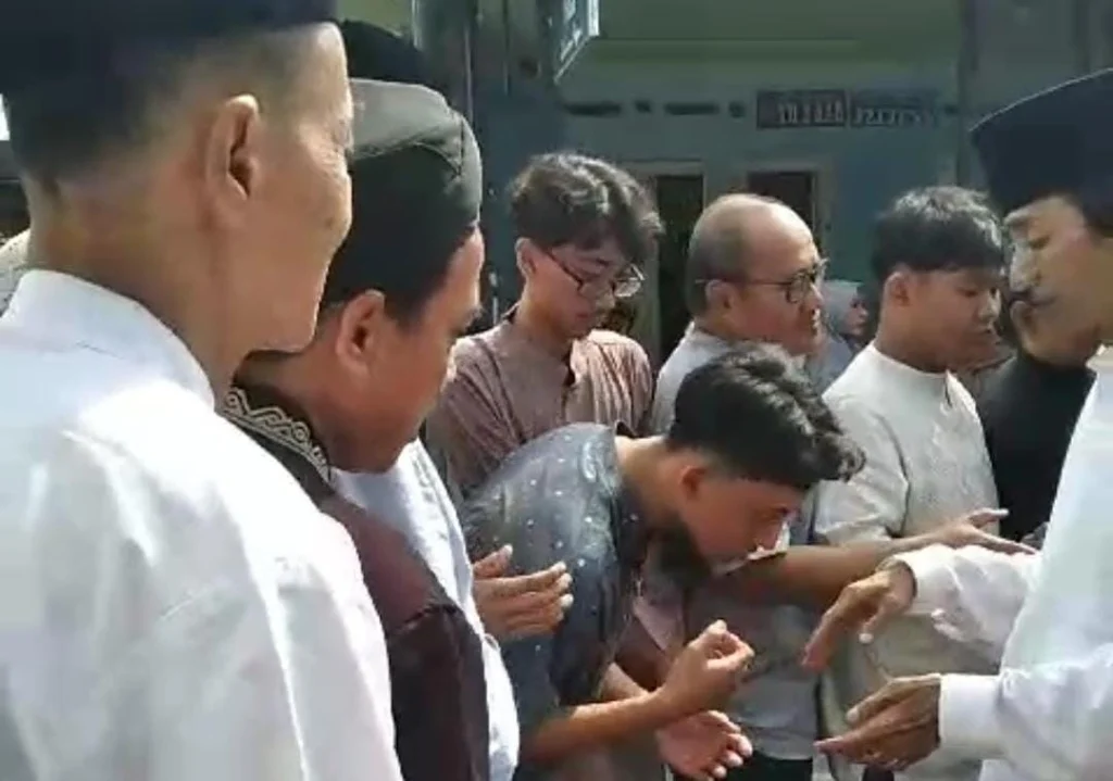 Warga Muhammadiyah Jamsaren Silaturahmi on the Road dengan Gus Lik