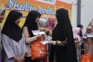 Santunan Anak Yatim Piatu dan Barbeku oleh Sekolah Inovatif Ini
