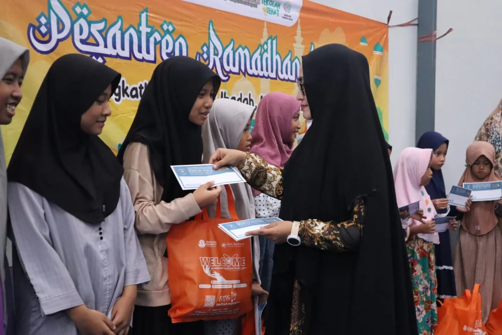 Santunan Anak Yatim Piatu dan Barbeku oleh Sekolah Inovatif Ini