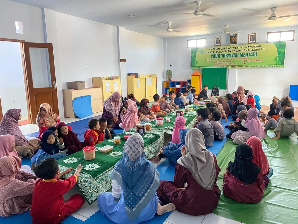 Halalbihalal TK dan KB Aisyiyah Mentari Kota Probolinggo, Belajar Adab Bertamu