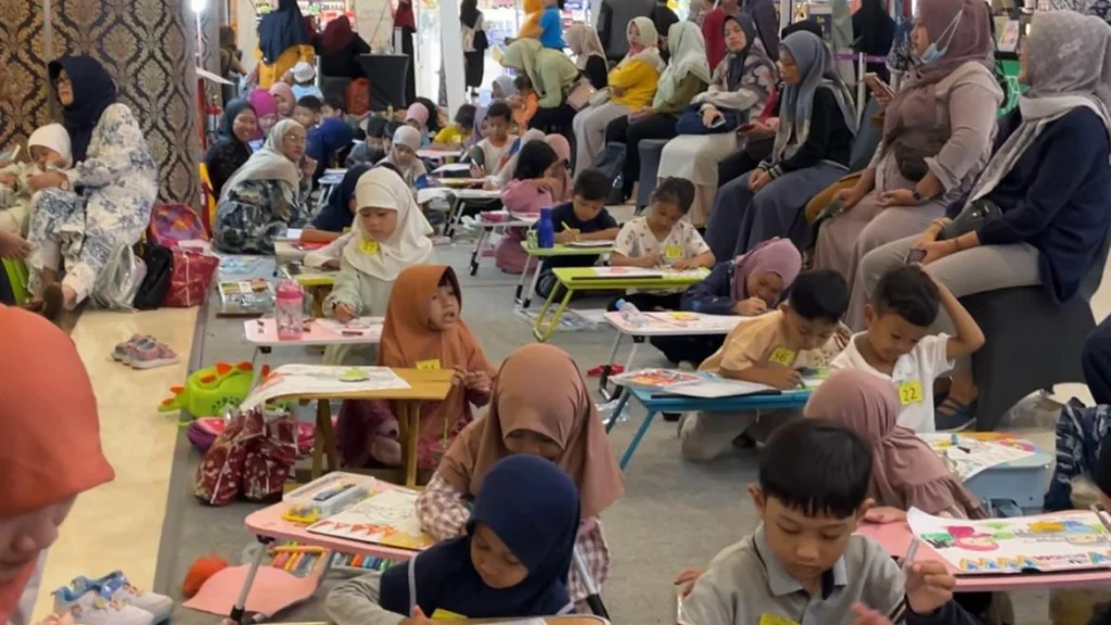 SD Mugeb bersama KWG Adakan Lomba Fashion Show dan Mewarnai