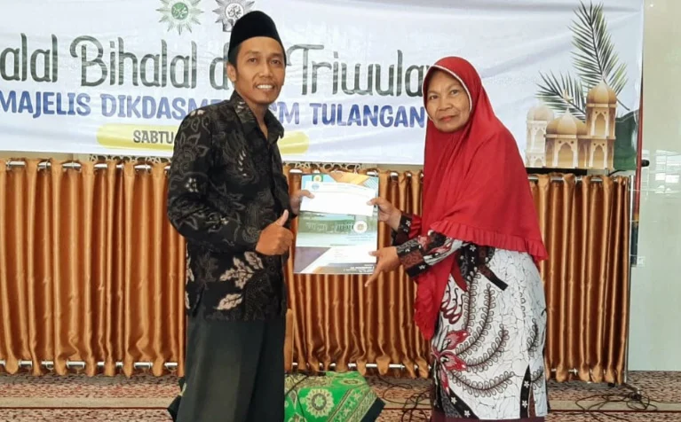 Purnatugas Usai 33 Tahun Mengajar, Gaji Awal Bu Fatimah Rp 17 Ribu