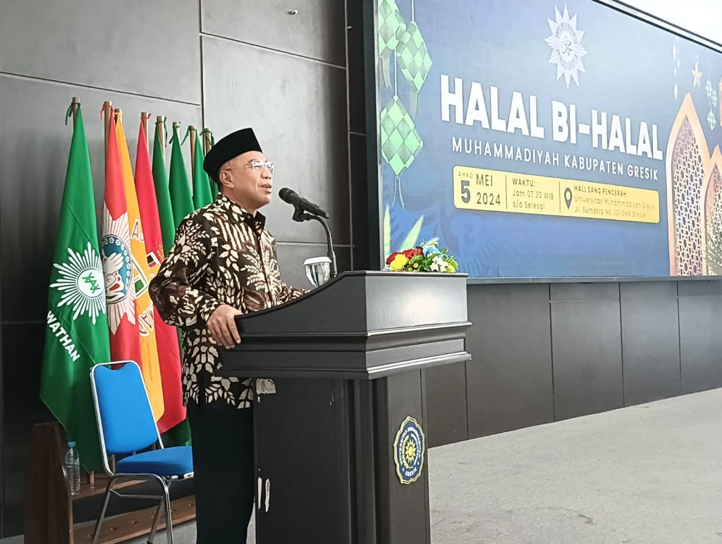 Ketua PWM Jatim Bahas Kunci Dekatkan Habluminannas di Halalbihalal PDM Gresik