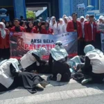 Teatrikal Mahasiswa STIT Muhammadiyah Bojonegoro Warnai Aksi Bela Palestina