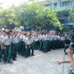 Pekik Takbir 800 Santri Iringi Aksi Bela Palestina di SMPM 12 Sendangagung