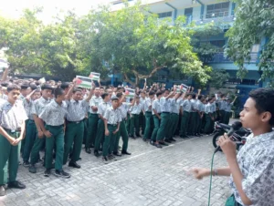 Pekik Takbir 800 Santri Iringi Aksi Bela Palestina di SMPM 12 Sendangagung