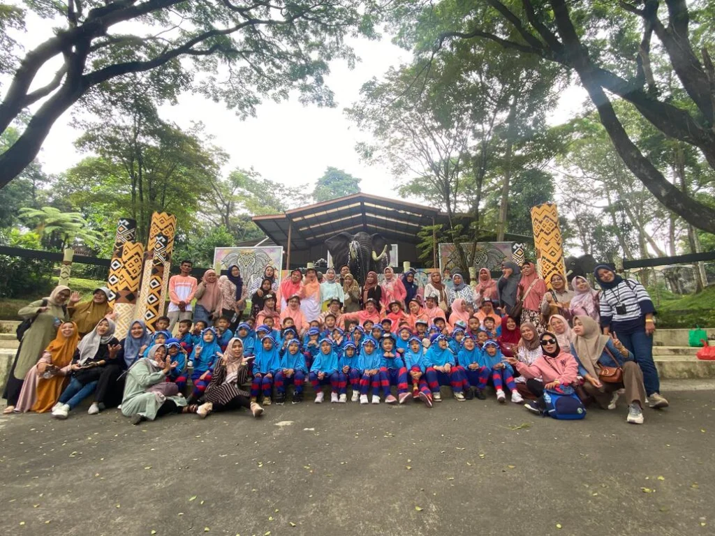 TK Aisyiyah IV Kota Probolinggo Family Gathering di Taman Safari