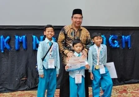 Dua Siswa SDMM Raih Gold dan Bronze Medal KMNR 19