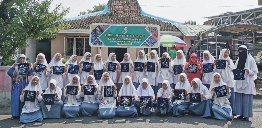 Pelajari Batik Tradisional, Siswa Mamsaka Kunjungi Rumah Batik Sopan Soyo Mapan