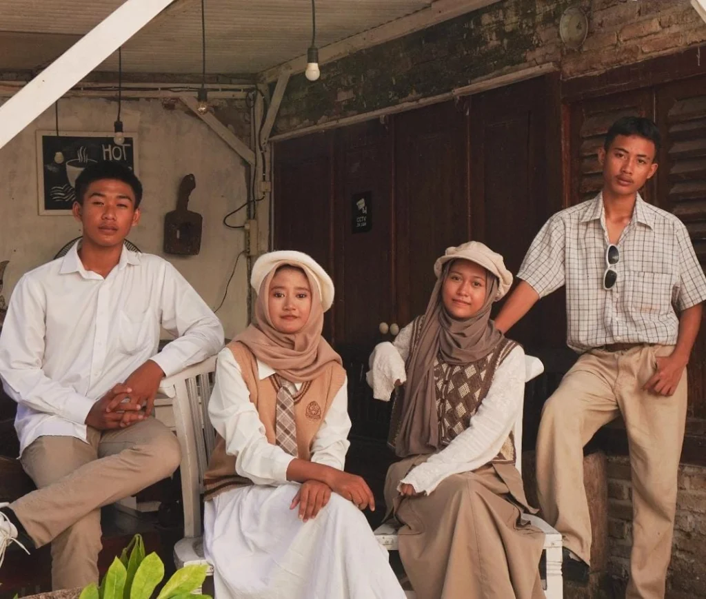 Abadikan Memori Indah, Siswa Spemutu Jalani Sesi Foto Vintage