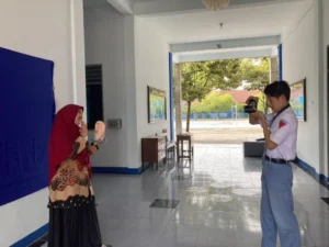Foto Guru dan Karyawan Lengkapi Album Kenangan Smamsi