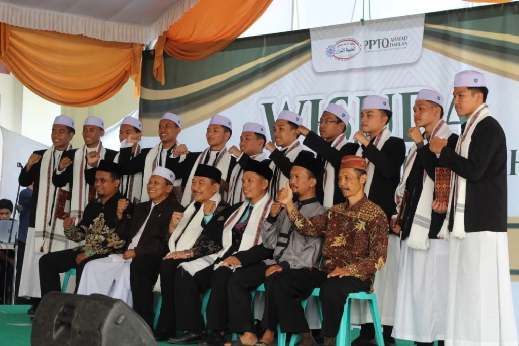 19 Santri PPTQ Ahmad Dahlan Ponorogo Diwisuda
