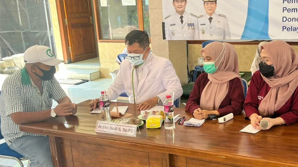 Dinas Kesehatan Baksos Hari Jadi Ke-455 Lamongan, Dokter Muda UM Surabaya Terlibat