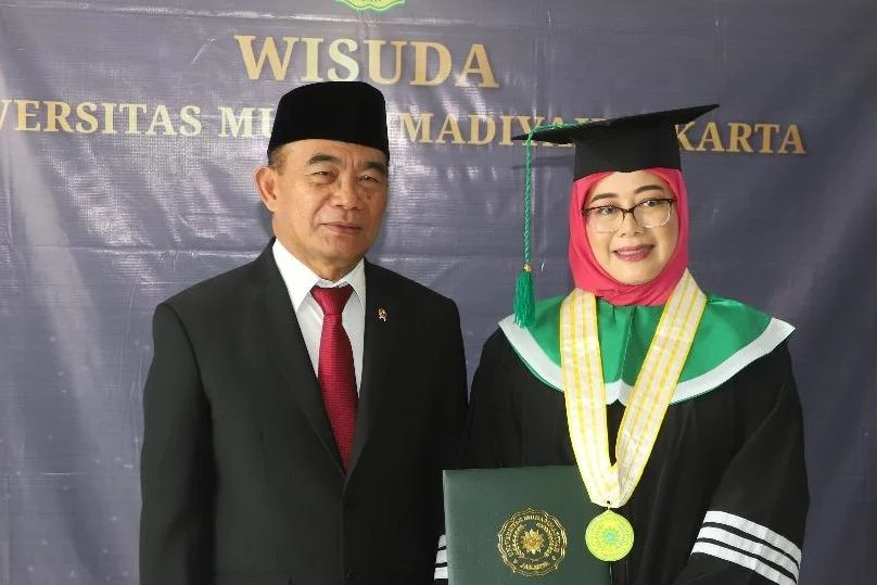 Istri Menko PMK Diwisuda UMJ, Raih Doktor Manajemen Pendidikan Islam