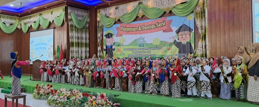 Paduan Suara 122 Anak Meriahkan Pentas Seni TK Aisyiyah 40 PPS Gresik