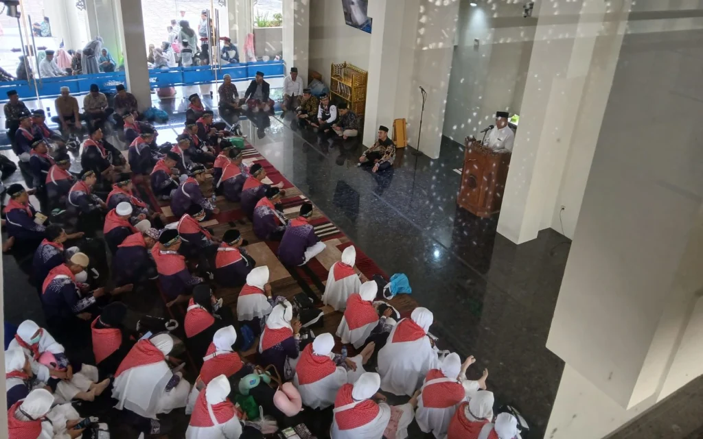 90 JCH KBIH Baitul Atiq Dilepas ke Tanah Suci