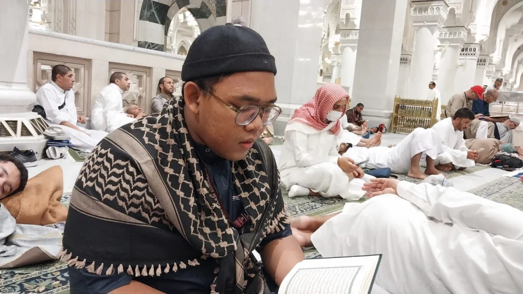Kisah Ega Berhaji Menggantikan Almarhum Ayahnya
