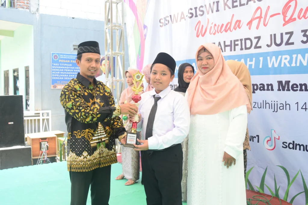 Berbagai Performance Dipersembahkan untuk Wisudawan SD Muwri