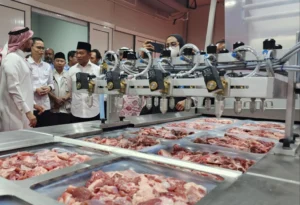 Menko PMK Cek Langsung Proses Pengolahan Daging Dam Jemaah Haji Indonesia