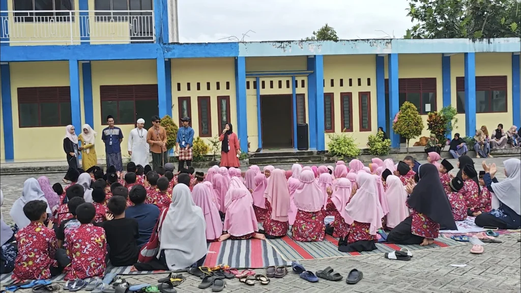 Peringati Isra Mikraj, Mahasiswa KKN UMG Gelar Pementasan Teater Islami di Desa Babaksari