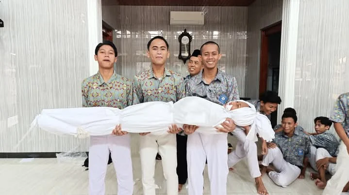 Mamsaka Gelar Praktik Pemulasaraan Jenazah, Bekali Siswa dengan Ilmu Fardhu Kifayah