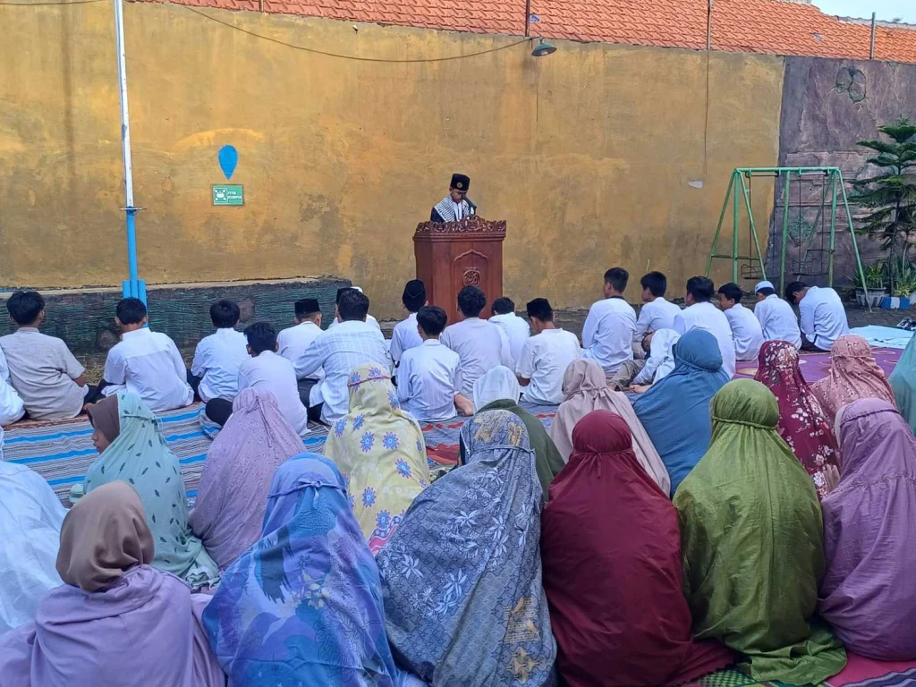 Simulasi Shalat Idul Fitri: Siswa Kelas VII Spemia, Diego Fabiano Sampaikan Khutbah tentang Istiqamah