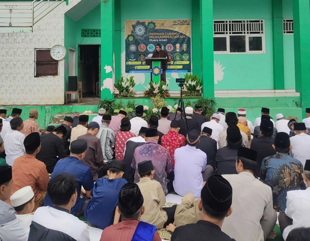 Perayaan Idul Fitri 1446 H di Kompleks Perguruan Muhammadiyah Muara Aman Berlangsung Khidmat dan Penuh Kebersamaan