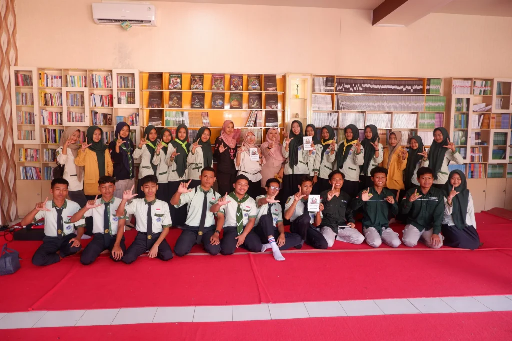 Gaungkan Literasi Hijau, Models Jurnalisme SMK Models Bedah Buku ECO Family