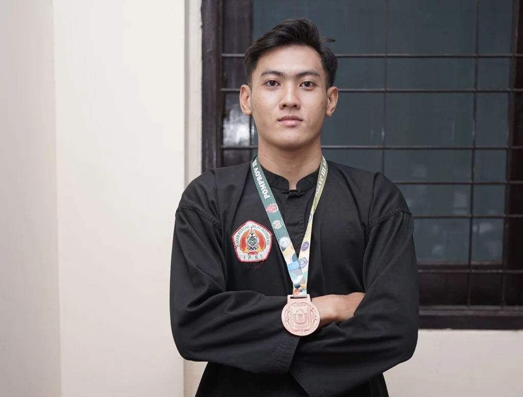 Tangan Kanan Dislokasi, Mahasiswa Psikologi Umsida Tetap Sabet Medali