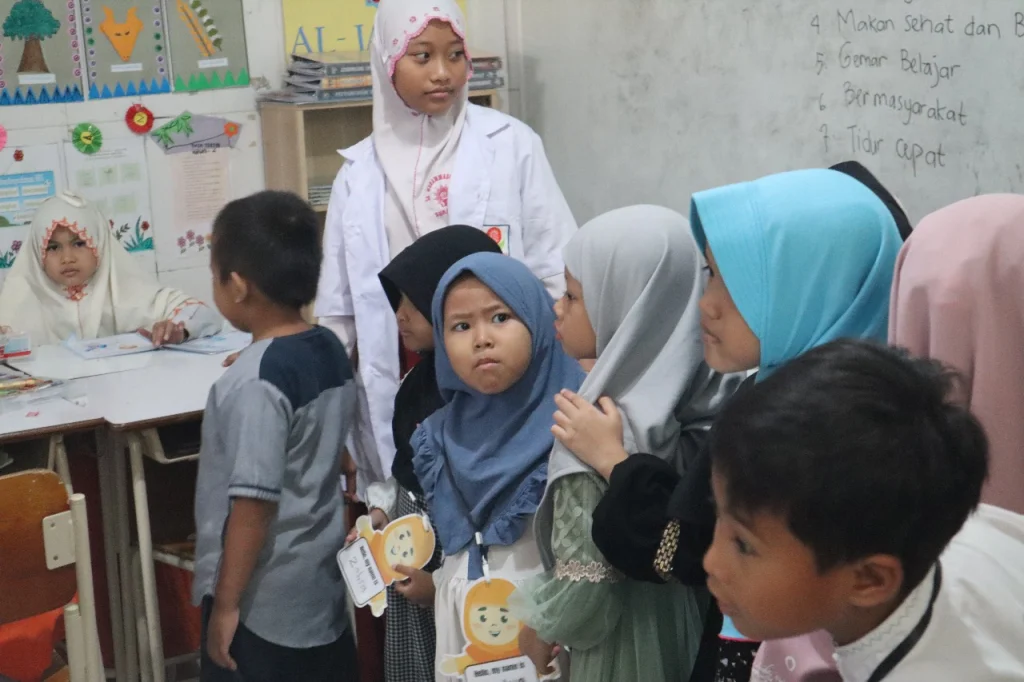 Inovatif Walking Tour Meriahkan MPLS Hari Kedua Sekolah Inovatif Jagir