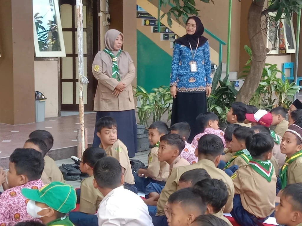 Pengawas Dispendik Kota Blitar Apresiasi MPLS Ramah di SD Muhammadiyah Kota Blitar: Kegiatannya Inspiratif dan Edukatif