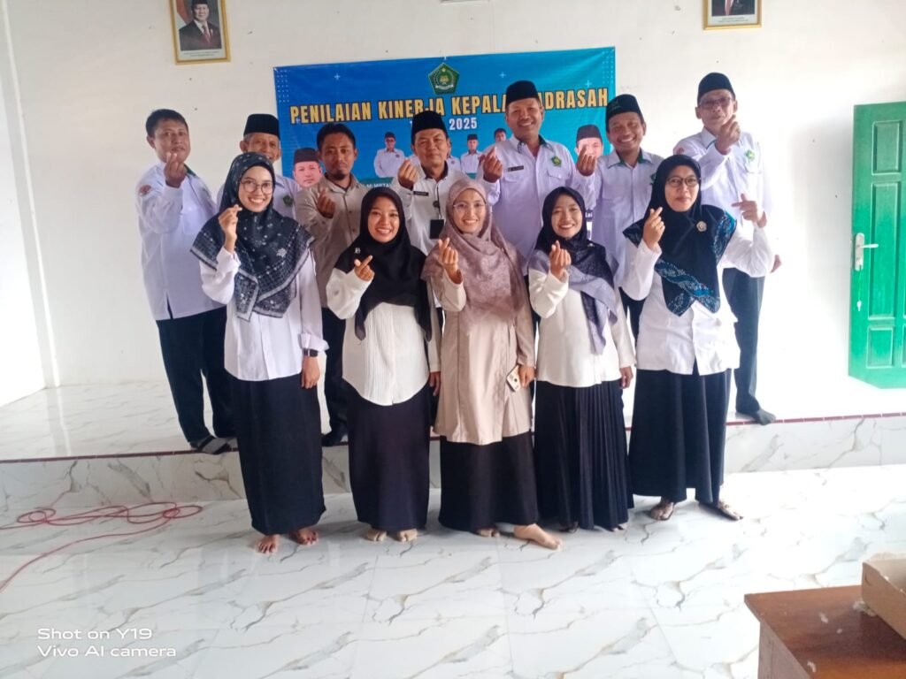 Tampil Beda, Kinerja Dapat Nilai Tertinggi: Kepala MIM 08 Pelangwot Buktikan Dedikasi dalam PKKM 2025