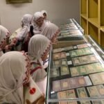 Serunya Siswa Sekolah Inovatif Jagir Eksplorasi Sejarah Uang di Museum De Javasche Bank