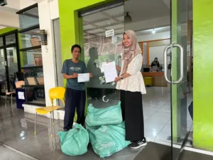 Lazismu Jatim Salurkan 100 Kg Daging Beku di PRM Masangan Wetan