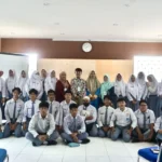 Pusba UM Surabaya Bantu Siswa SMA Al-Mizan Surabaya Taklukkan Bahasa Inggris Melalui Program TOEFL