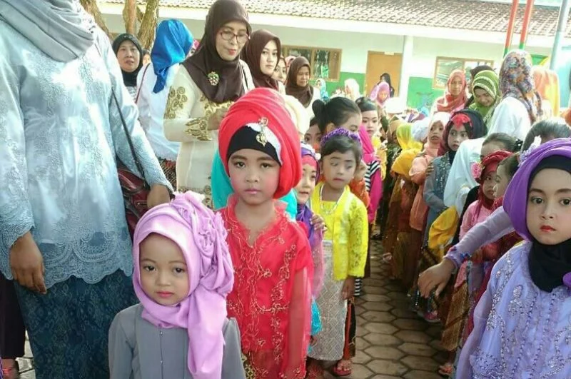 Uniknya Peringatan Hari Kartini di TK ABA Ujung Selatan Malang