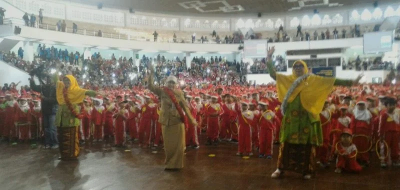 Senam Massal 3000 Peserta yang Bikin Fresh Guru