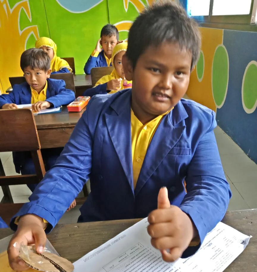 Siswa Unik! Tak Bisa Belajar tanpa Ditemani Serangga atau Ular