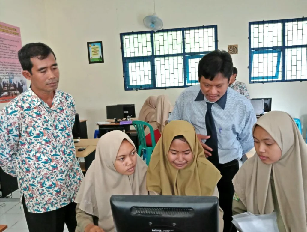 Hebat! Siswi SMK Ini Tekuni Bisnis Makanan hingga Perlengkapan Outdoor