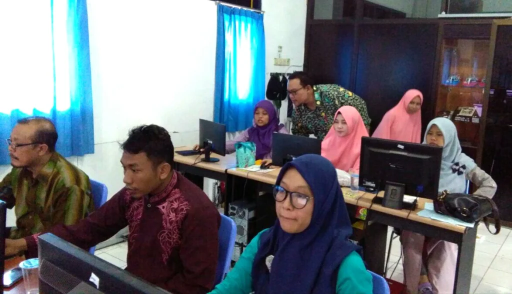 Obat Antigaptek Guru agar Tak Mati Gaya di Era Teknologi Informasi