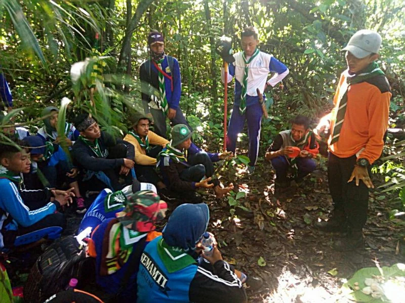 Menolong Peserta dari Gigitan Ular Hutan, Beginilah Caranya…
