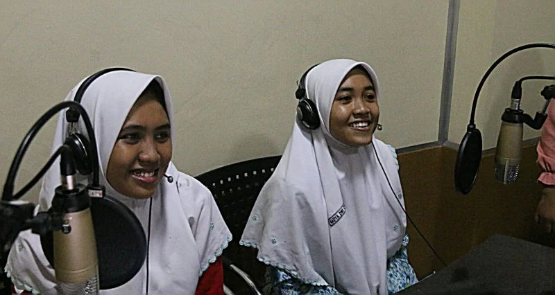 Haii… Guys, Jumpa Lagi dengan Penyiar Favorite Anda, Begitu Celoteh Siswa di Studio Umsida