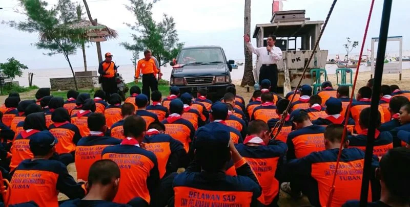 Di Pantai Panyuran, 250 Relawan Bencana Ini Digembleng Seteguh Karang