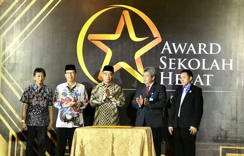 Raih Award Sekolah Hebat karena Lulusannya Banyak Terserap di Dunia Kerja