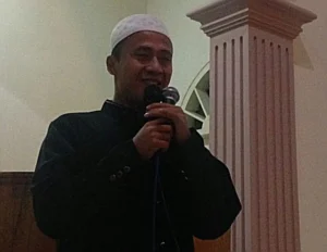 Ketika Ibu-Ibu Jamaah Memanggil Saya Nak, Saya Tak Tega Meninggalkan Mereka