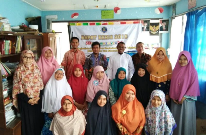 Bukan Hanya Kepala Sekolah, di SD Ini Guru dan Karyawan juga Harus Jadi Lokomotif Kemajuan