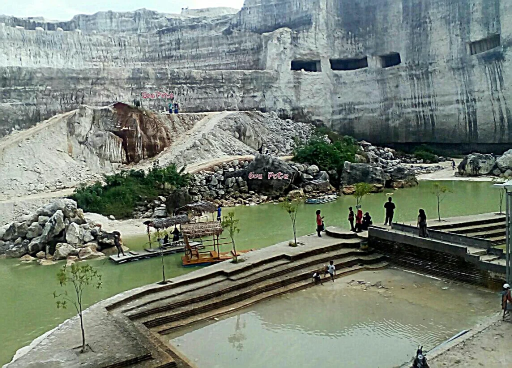 Di Jordan ada Kota Petra, di Bangkalan Ada Goa Pote Bukit Jaddih